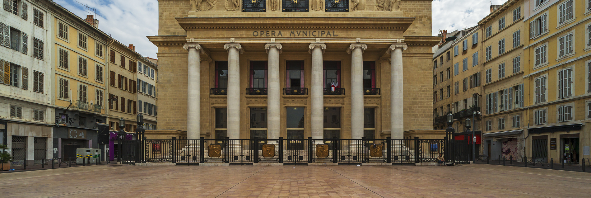 Rue de la mode, Opéra et Rue Grignan : mélange de commerces ...