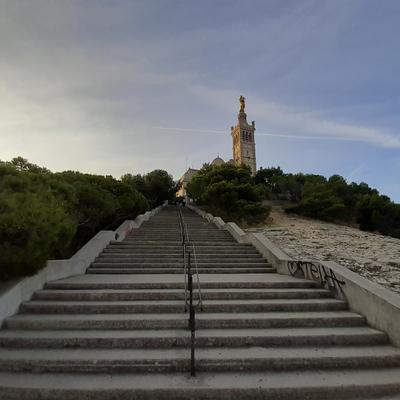 Les 4 chemins pour monter à Notre de la Garde à pied