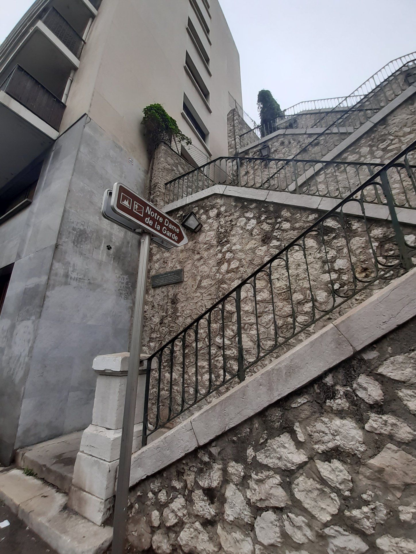 notre dame de la garde tour